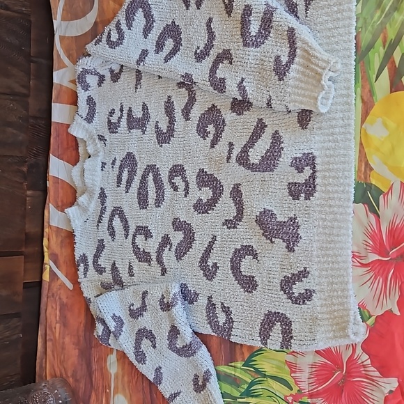 M Leapord pajama set - Picture 2 of 7